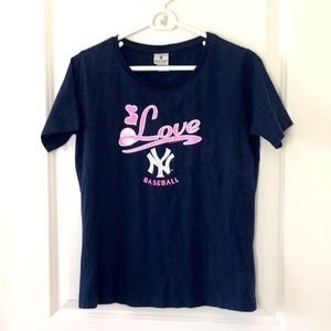 Limited Edition YANKEES Ladies Tee -Size M